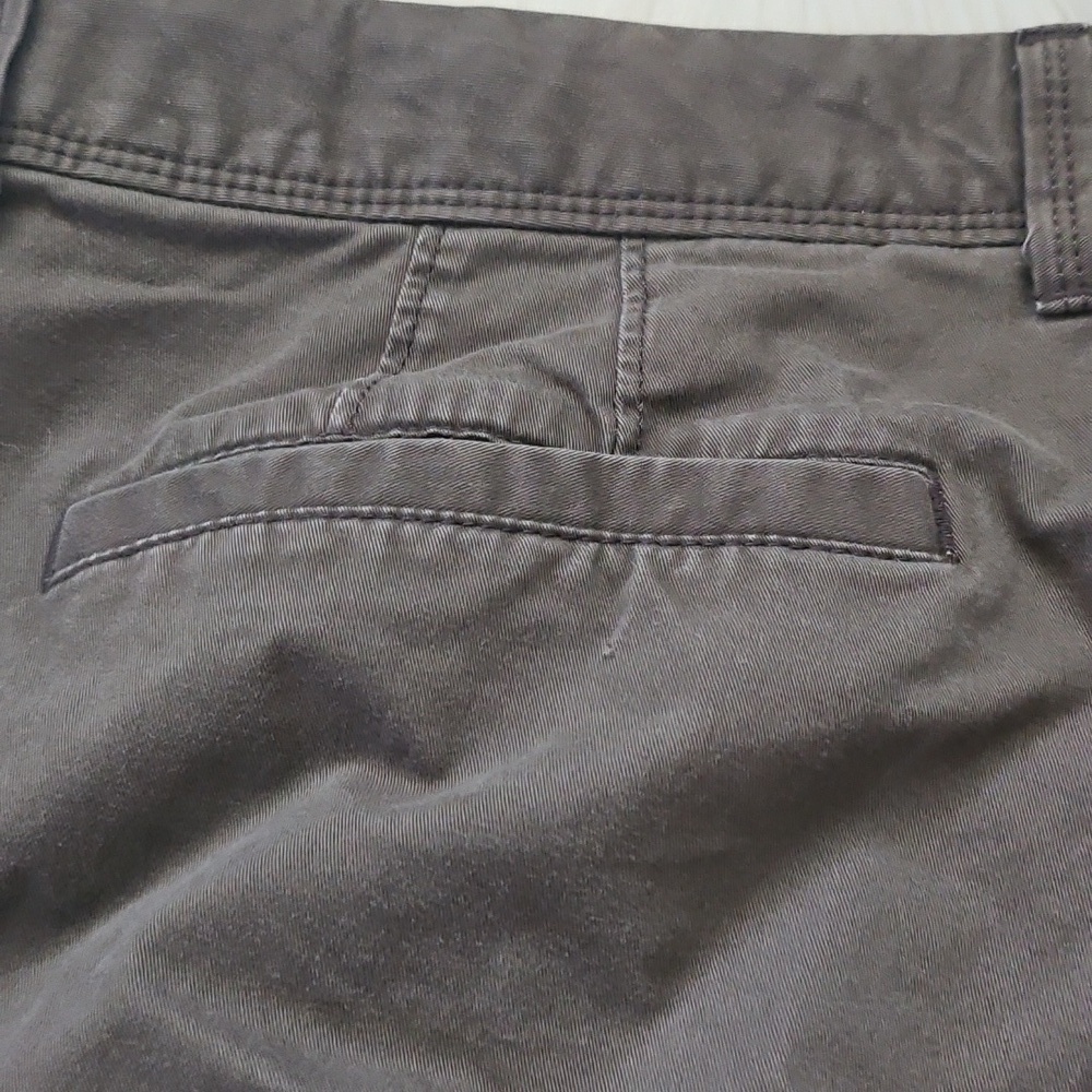 Old Navy Gray/Brown Shorts with 5" Inseam - Picture 5 of 8
